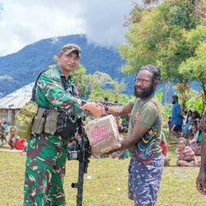 Salurkan Bantuan Pengungsi