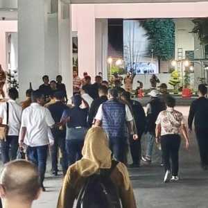 Gubernur Kaltim Tinggalkan Pendemo Malam-Malam Tanpa Sepatah Kata