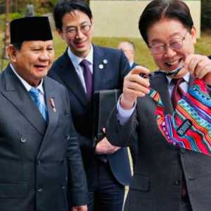 Momen Prabowo Beri Hadiah Unik untuk Anjing Presiden Korsel