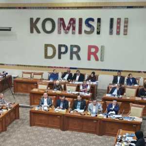 Sidang Majelis yang Kehilangan Martabat