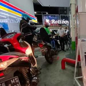 Bukan Cuma Asal Pelan, Ternyata Ini Rahasia Bikin Motor Irit Bensin Maksimal