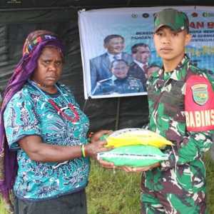 TNI Gandeng Bulog Hadirkan Program Pangan Murah di Puncak Jaya