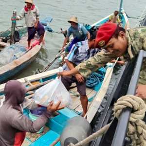 Sembako Kopaska untuk Nelayan