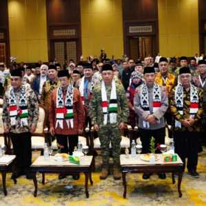 Halalbihalal dan Syal Palestina