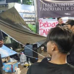 Sudah Lima Malam Aktivis Bertahan di Depan Komnas HAM