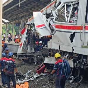 Lokomotif Argo Bromo Berhasil Dipindahkan, Tim SAR Fokus Evakuasi Korban