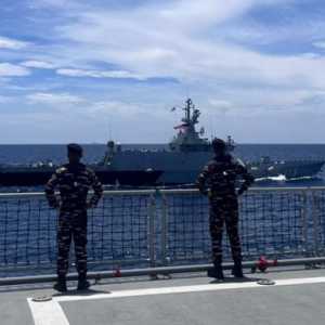 KRI Bung Hatta-370 Latihan Bareng Kapal Perang Malaysia di Laut Jawa
