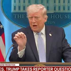 Trump Klaim Menang, Usulkan Tarif Kapal di Selat Hormuz