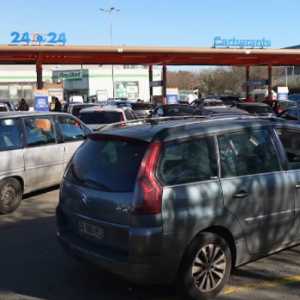 Aksi Borong Bensin Picu Kelangkaan BBM di Prancis