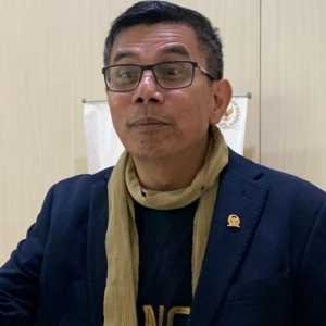 Nezar Sentil Hinca: Jangan Cari Panggung!