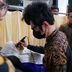 Momen Hari Kartini, PLN Salurkan Alat Deteksi Dini Risiko Kehamilan