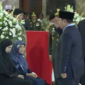 Prabowo Beri Penghormatan Terakhir untuk 3 Prajurit TNI Gugur di Lebanon