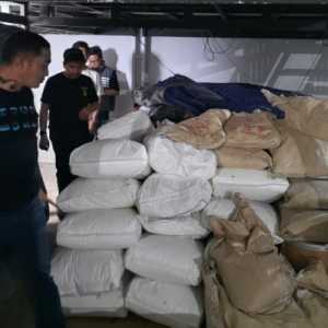 Polda Metro dan Polres Jakbar Bongkar Clandestine Lab di Semarang