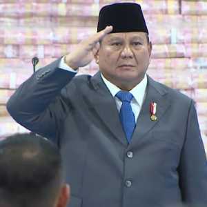 Momen Prabowo Turun Podium dan Hormat ke Satgas PKH
