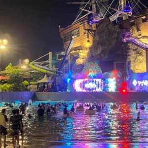 Area Omba’King Cove, tempat Night Splash Festival berlangsung di  SplashMania Waterpark, Selangor, Malaysia (Foto: RMOL/Hani Fatunnisa)