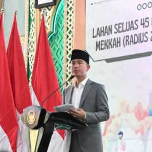 Gibran Sosialisasikan Program Kampung Haji di Haul Mbah Wahab