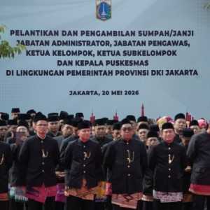 Pelantikan Pakai Baju Adat Betawi
