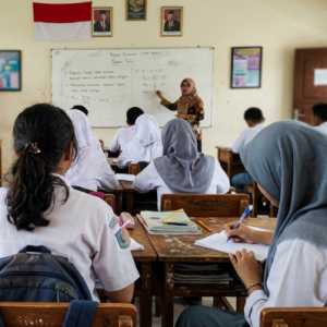 Penghapusan Status Guru Honorer Mulai 2027, Cek Poin-Poinnya