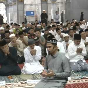 Di Cilegon, Salat Subuh Berhadiah Umrah Dipadati 1.500 Jemaah