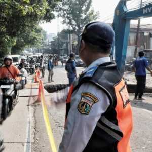Lalin Menuju UI dan Depok Dialihkan akibat Jalan Amblas di Lenteng Agung