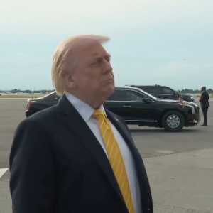 Trump Janji Bebaskan Kapal-kapal yang Terjebak di Selat Hormuz