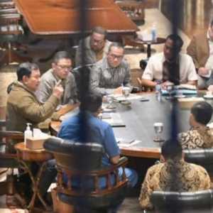 Pertemuan di Hambalang Jadi Sinyal Gravitasi Kekuasaan di Tangan Prabowo