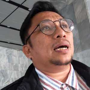 Ketika Feri Amsari Menjelma Menjadi Rocky Gerung Baru