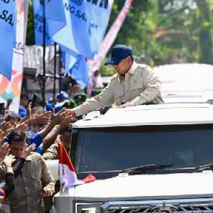 Prabowo Minta Pindad Rancang Mobil Presiden Khusus untuk Sapa Rakyat