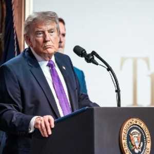 Trump Kritik Kesepakatan Obama dengan Iran di Masa Lalu