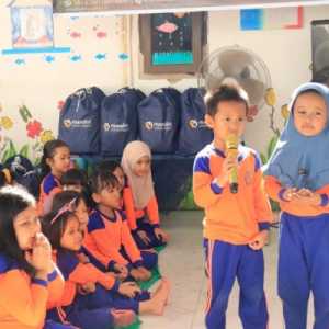 Bank Mandiri Salurkan Ribuan Paket Buku Melalui Program Mandiri Peduli Sekolah