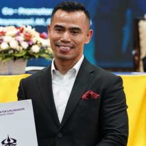 Sabar Tobing Raih Gelar Doktor Ekonomi Predikat Cum Laude