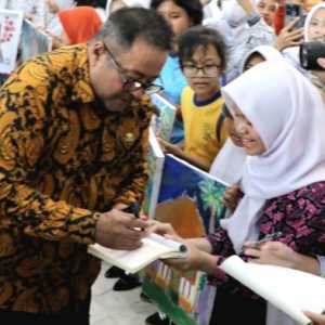 DKI Tebus 2.026 Ijazah dan Lepas 561 Alumni SMK ke Luar Negeri