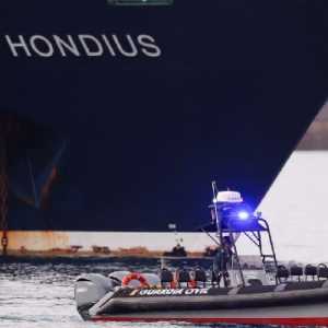 Kapal Pesiar Mewah yang Diserang Wabah Hantavirus Berlabuh di Spanyol
