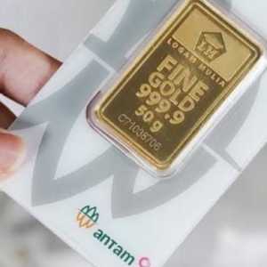 Emas Antam Turun Saat Hari Pendidikan Nasional