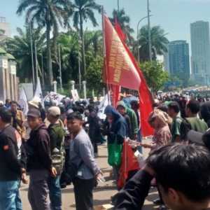 Buruh Merapat ke DPR