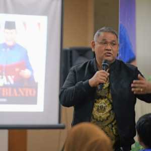 Menavigasi Badai: Prabowo, Odiseus, dan Pertarungan Melawan Leviathan Oligarki