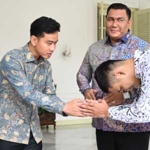 Gibran Beri Perhatian Khusus bagi Guru Agama Kristen