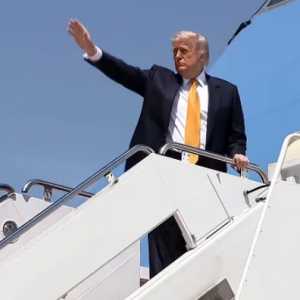 Donald Trump Terbang ke China untuk Bertemu Xi Jinping