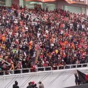 The Jakmania Jangan Meniru Erick Thohir