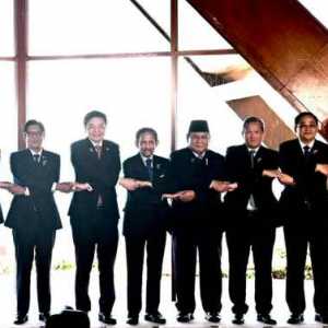 Prabowo Bersama Pemimpin ASEAN Ikuti Sesi Retreat KTT ke-48