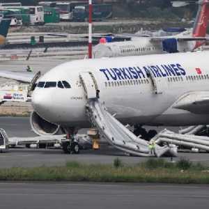 Pesawat Turkish Airlines Terbakar Saat Mendarat di Bandara Kathmandu
