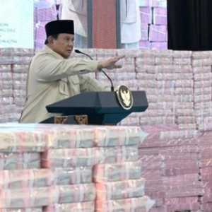 Prabowo dan Tumpukan Uang