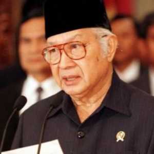 Etika Membaca Setelah Soeharto Menjadi Pahlawan