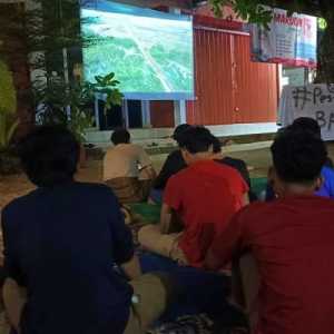 IMM Ciputat Nobar Film Pesta Babi