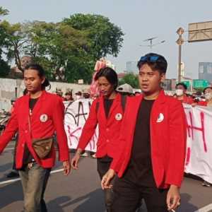 Massa Makin Menyemut, Giliran Mahasiswa Mercu Buana Kepung DPR