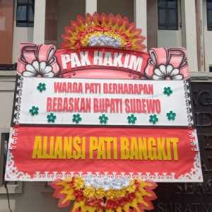 Karangan Bunga Bebaskan Sudewo Warnai Sidang Eksepsi Jaksa KPK