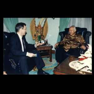 Steve Hanke Ungkit Lagi Keputusan IMF 1998, Klaim Rupiah Bisa Setara Dolar AS