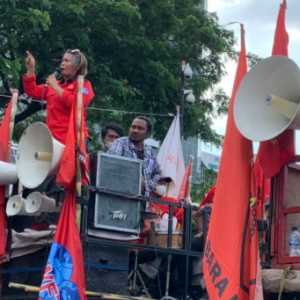 Eksistensi Buruh di Kursi Singgasana