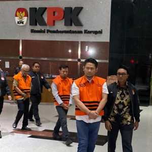 KPK Tahan Tiga Tersangka Korupsi Pembangunan Gedung Pemkab Lamongan