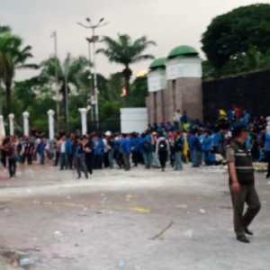 Massa PMII Bubarkan Diri Usai Terlibat Kericuhan